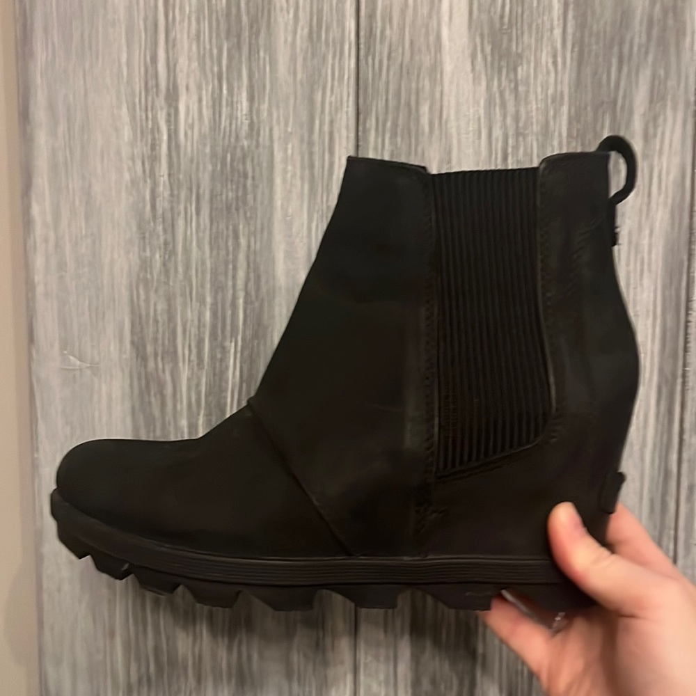 Women’s black sorel boots